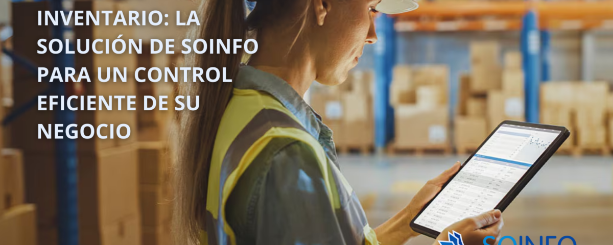 Profesional supervisando inventario en bodega con un tablet que muestra el Software de Inventario de Soinfo Chile.
