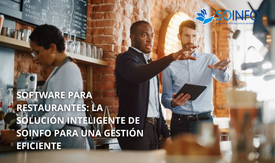 Equipo en restaurante usando tablet para gestionar operaciones con el software para restaurantes de Soinfo Colombia.