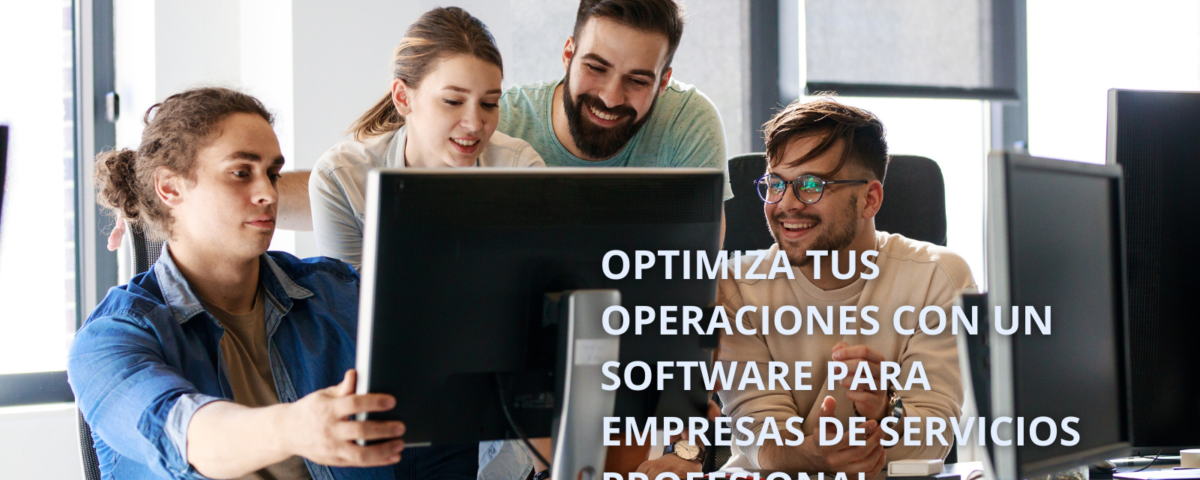 Equipo de trabajo colaborando frente a un computador en oficina moderna, representando el uso de un Software Para Empresas de Servicios de Soinfo Colombia.